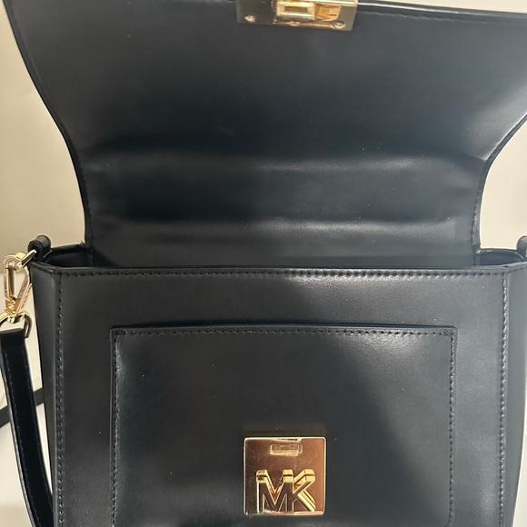 MICHAEL KORS: MINDY Medium Satchel - Picture 13 of 16